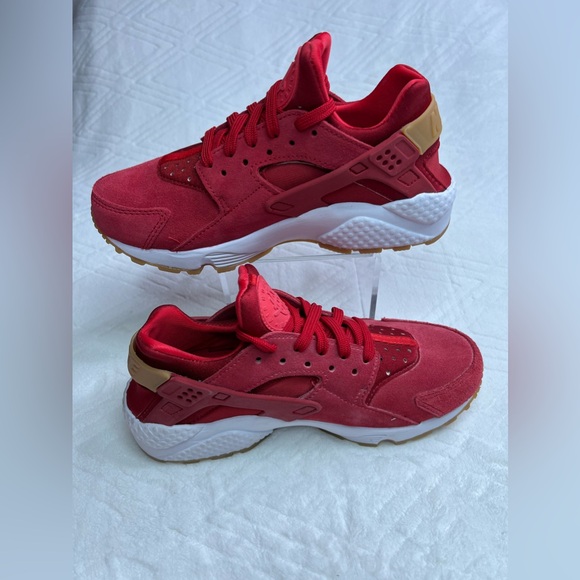 41: Nike Womens Air Huarache Run SD Gym Red/ Gym Red- Speed Red Size: 6 - Picture 4 of 9